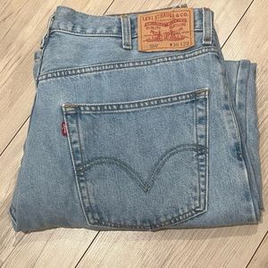 2006 Levi’s 550 Relaxed Fit Light Stonewash Jeans 38 x 29